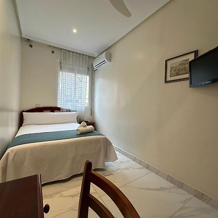 Hostal Villamanez มาดริด ภายนอก รูปภาพ