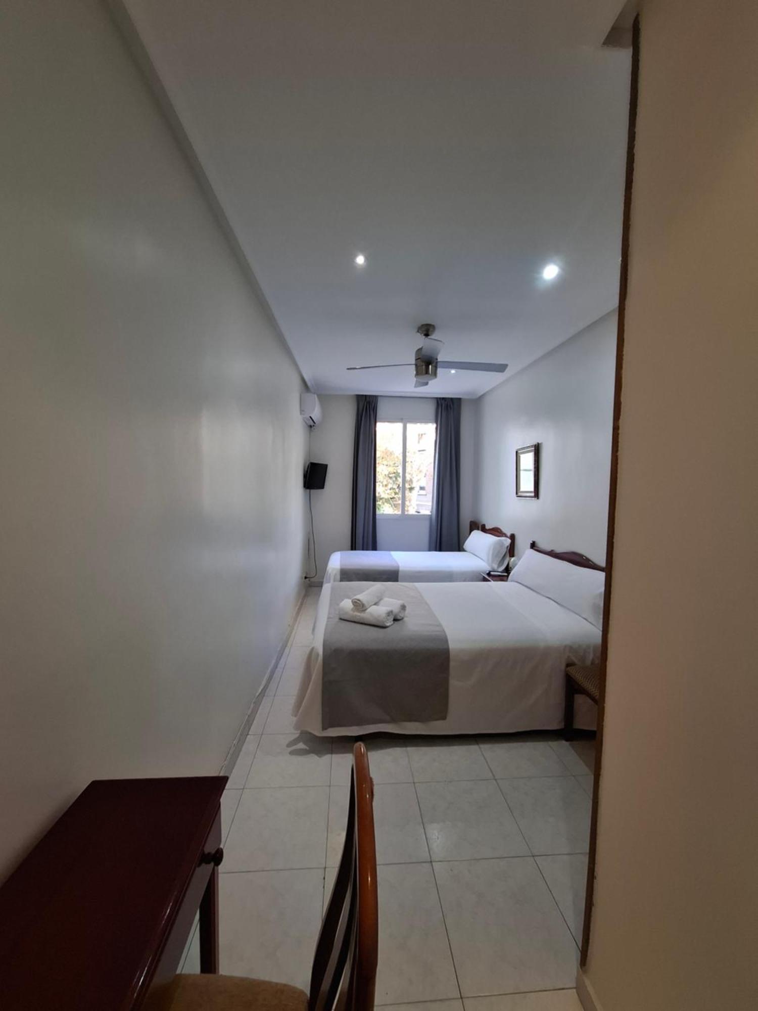 Hostal Villamanez มาดริด ภายนอก รูปภาพ