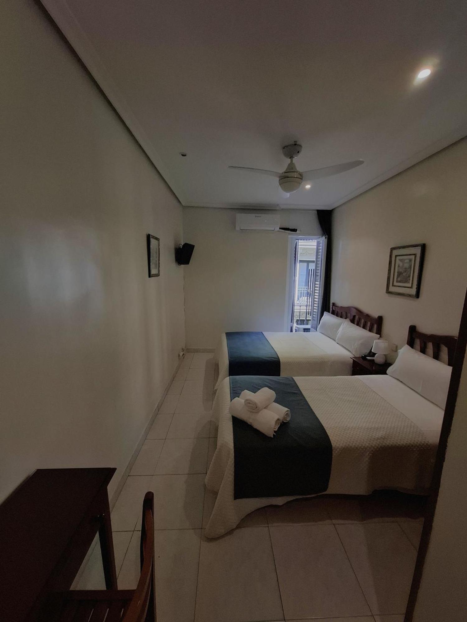 Hostal Villamanez มาดริด ภายนอก รูปภาพ