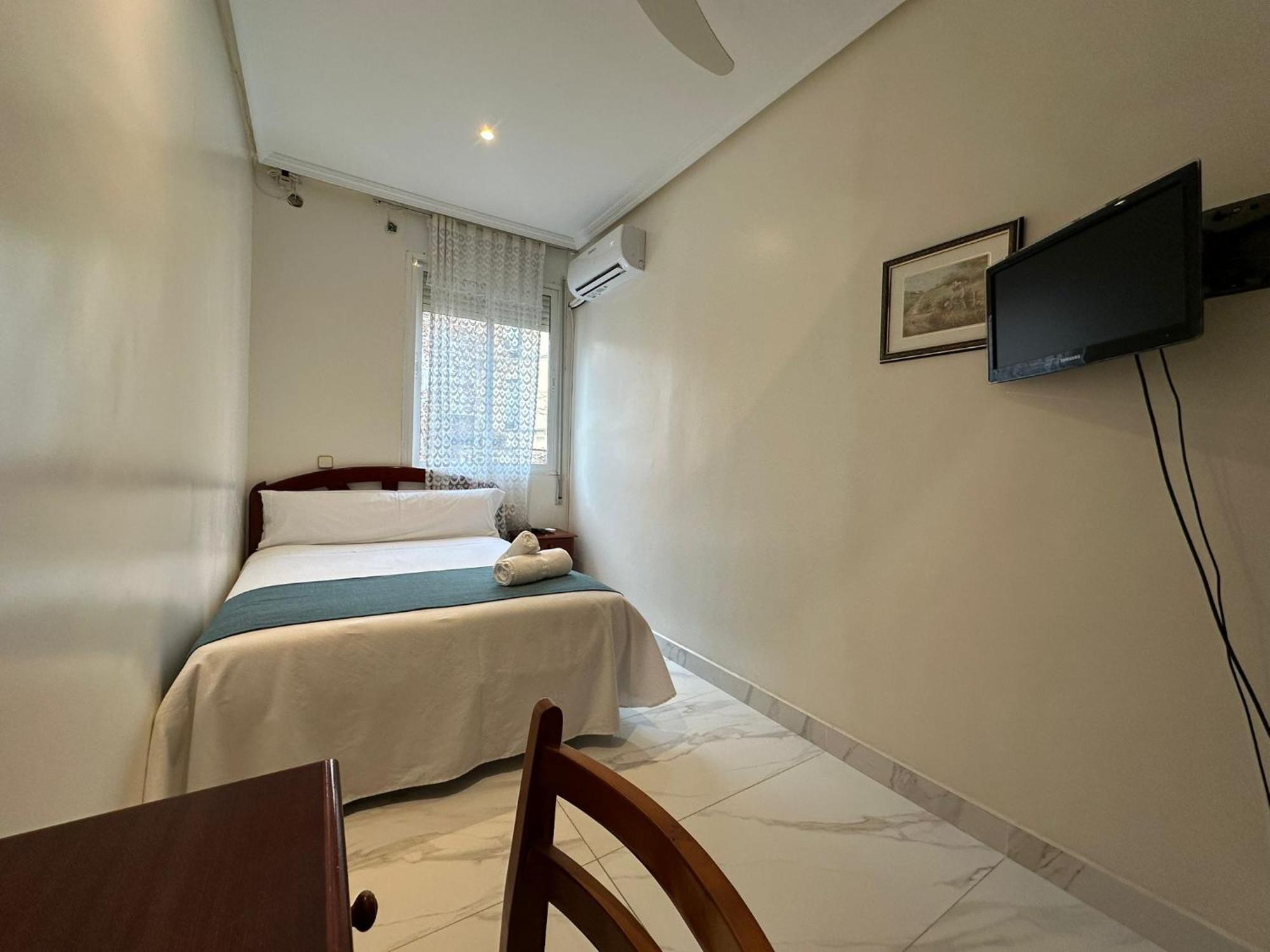 Hostal Villamanez มาดริด ภายนอก รูปภาพ