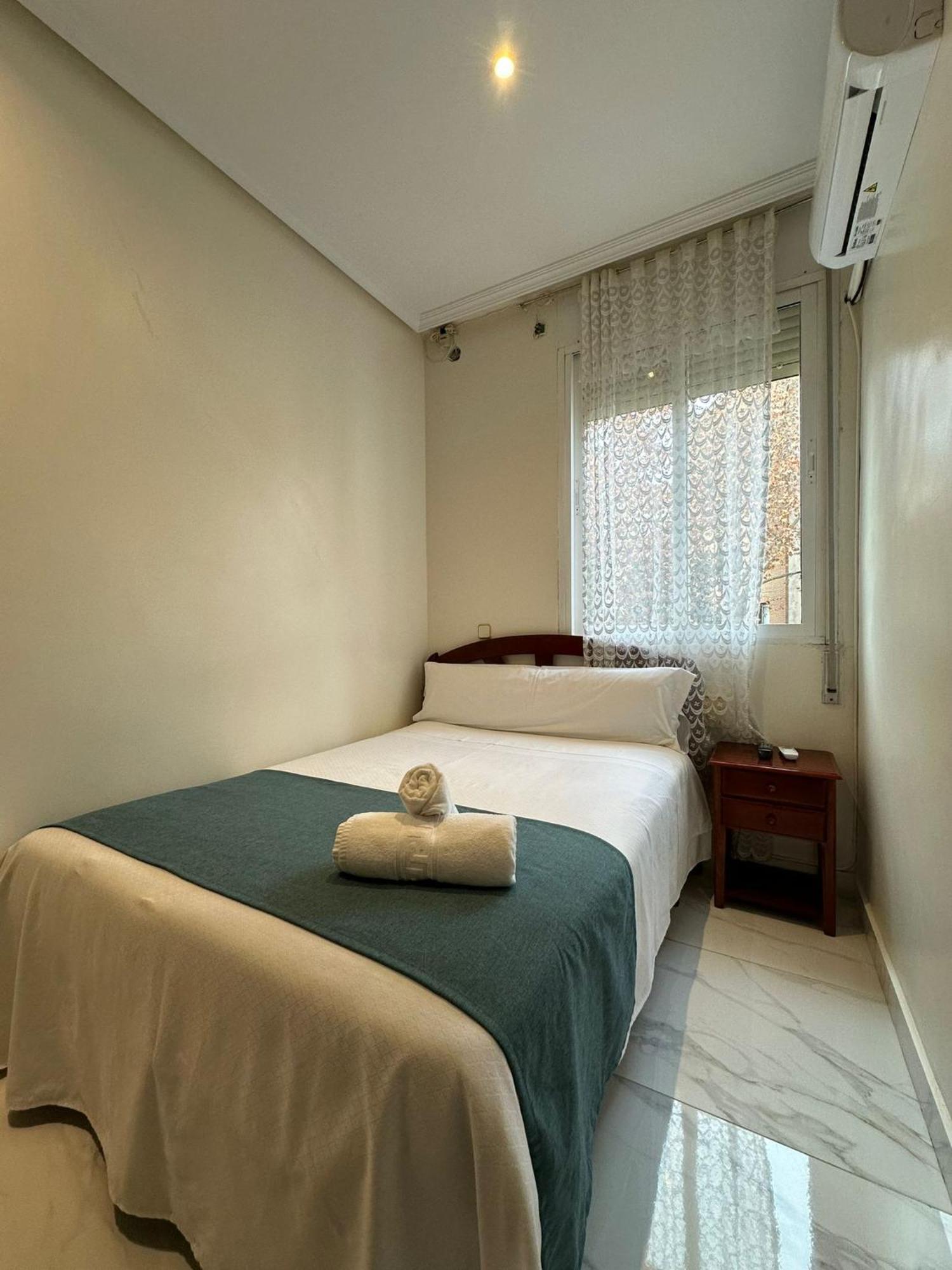 Hostal Villamanez มาดริด ภายนอก รูปภาพ
