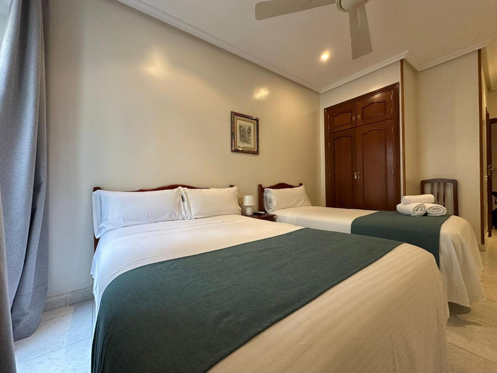 Hostal Villamanez มาดริด ภายนอก รูปภาพ