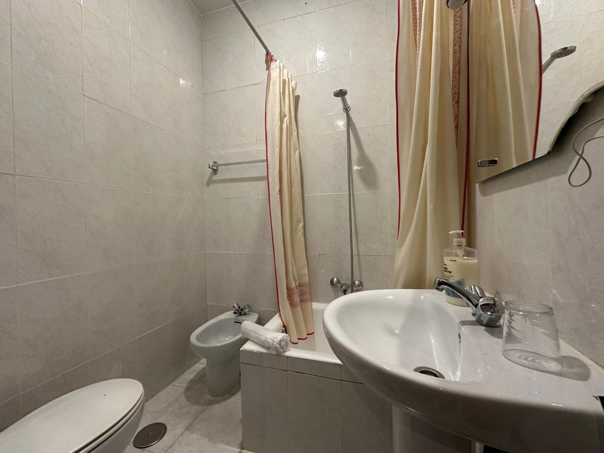 Hostal Villamanez มาดริด ภายนอก รูปภาพ