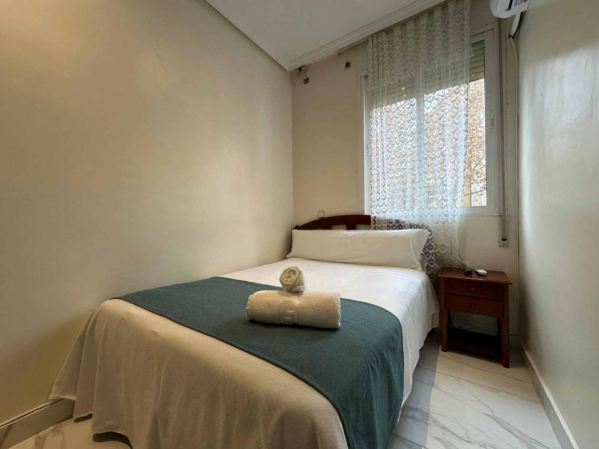 Hostal Villamanez มาดริด ภายนอก รูปภาพ