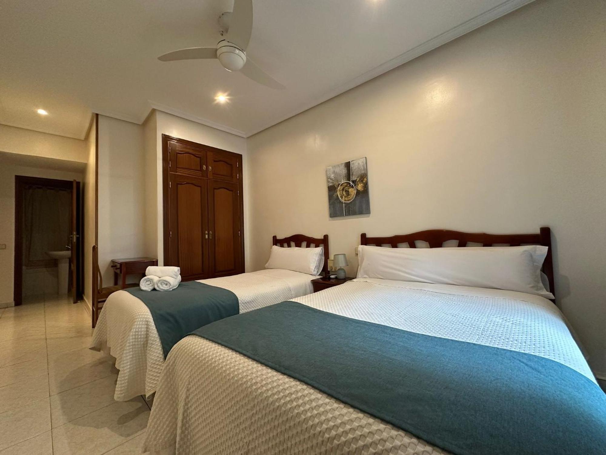 Hostal Villamanez มาดริด ภายนอก รูปภาพ