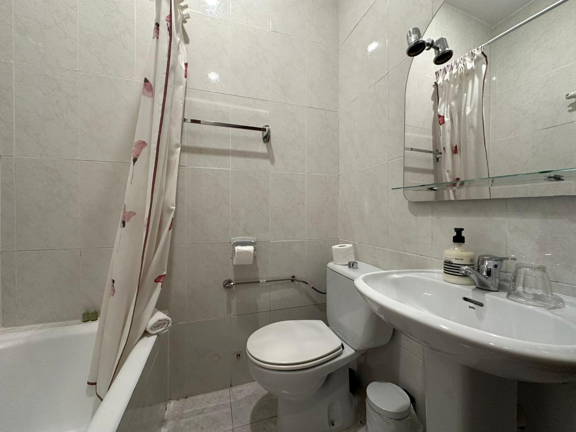 Hostal Villamanez มาดริด ภายนอก รูปภาพ